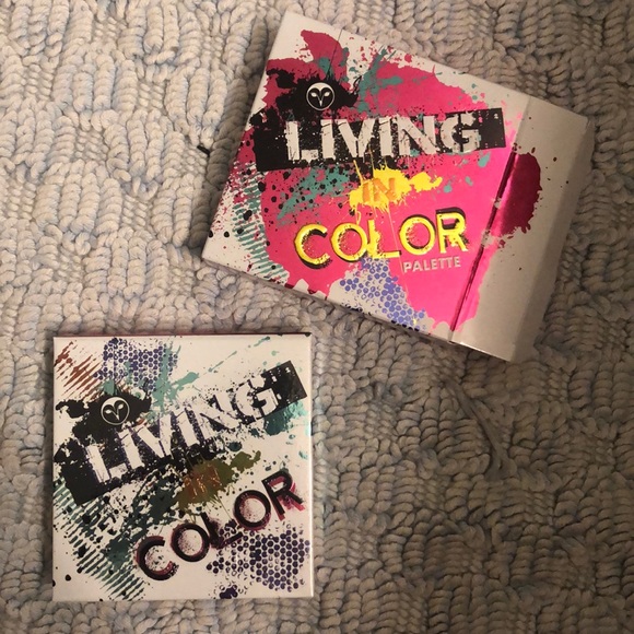 Eyeshadow Palette - “Living in Color” - Picture 2 of 10
